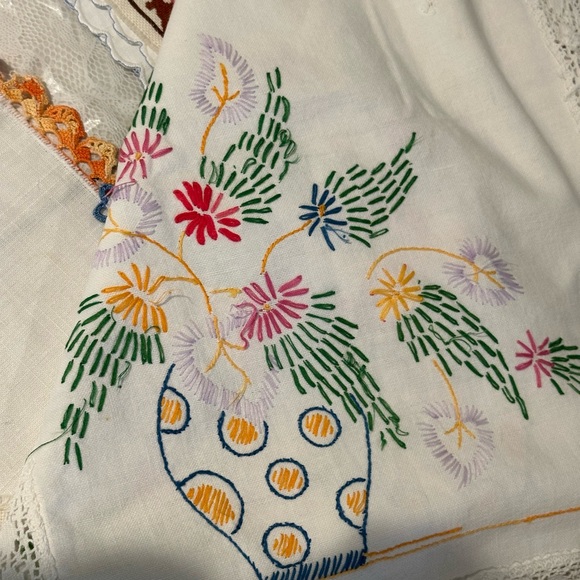 Linens Table Runner Lot of Cross Stitch Flower Basket needlepoint Bird misc 10++ - Picture 3 of 11